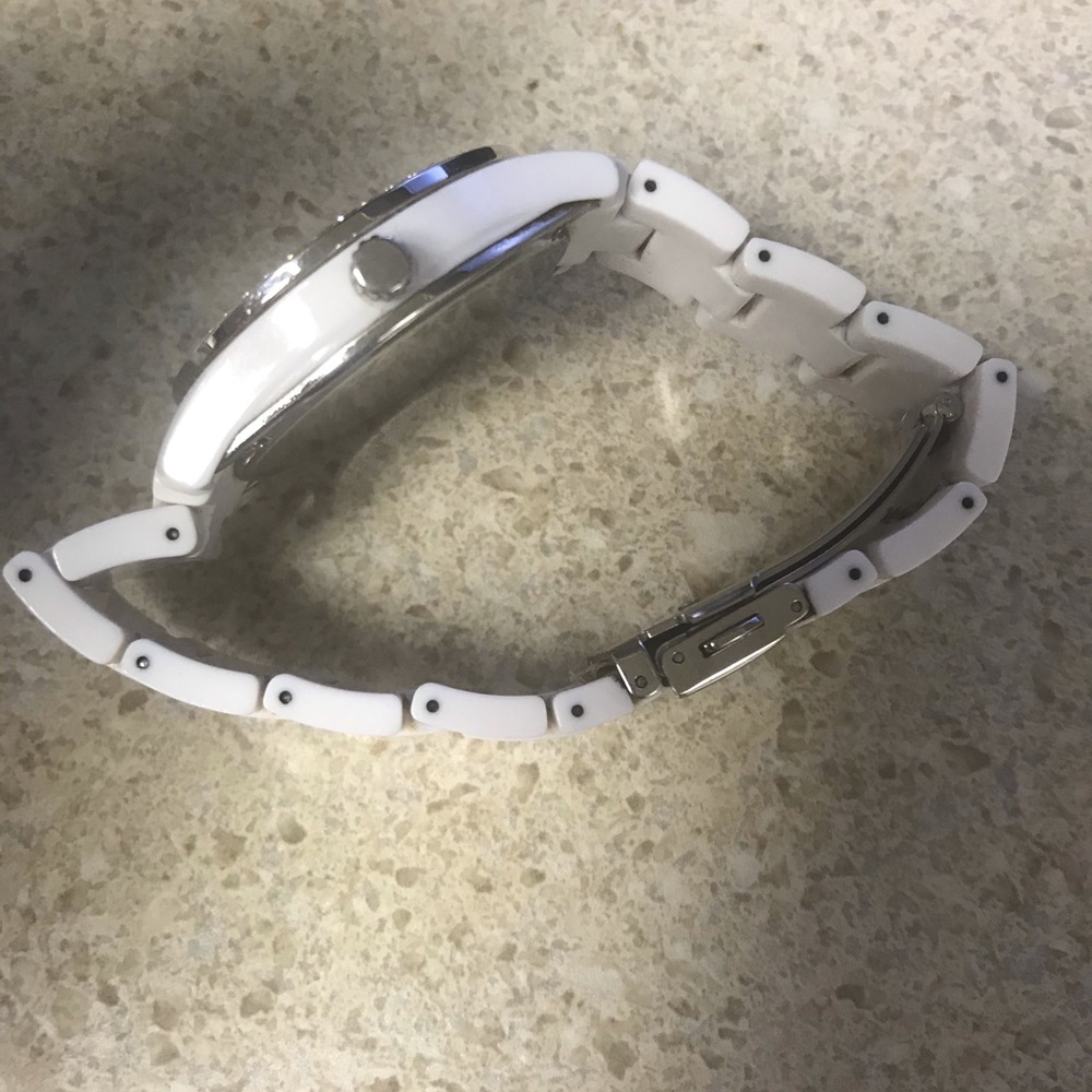 White fossil watch - Picture 2 of 3